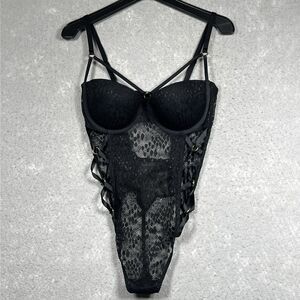 Victoria Secret Very Sexy Strappy Snake Lace Teddy W/Corset Straps 36D Black